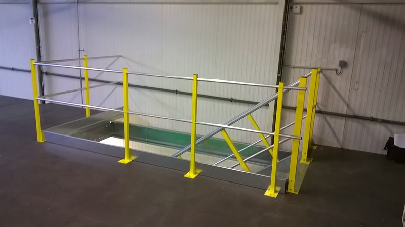 Industrial guardrail
